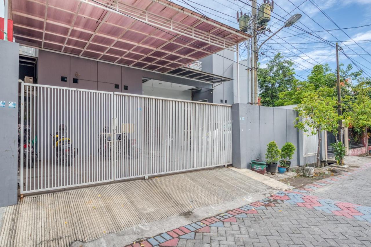 Reddoorz Near Surabaya Zoo Exterior foto