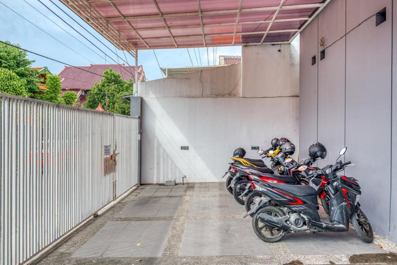 Reddoorz Near Surabaya Zoo Exterior foto